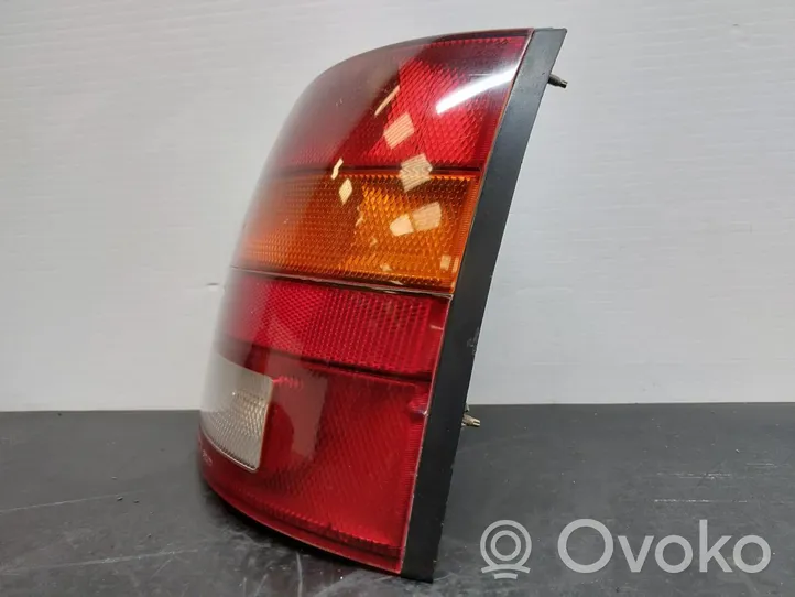 Nissan Micra Lampy tylnej klapy bagażnika 