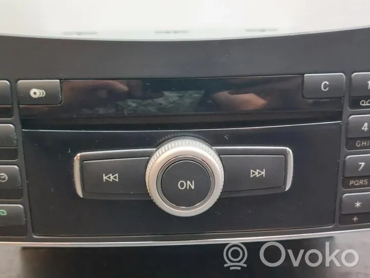 Mercedes-Benz E C207 W207 Panel / Radioodtwarzacz CD/DVD/GPS 