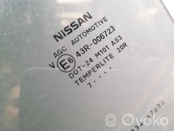 Nissan Juke I F15 Vetro del finestrino della portiera posteriore 