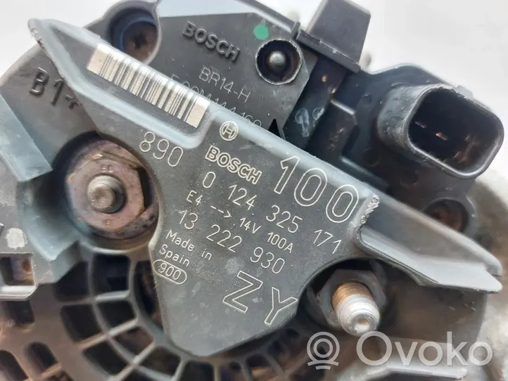 Opel Astra H Alternator 