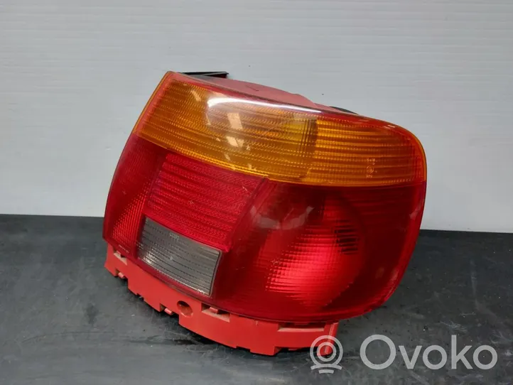 Audi A4 S4 B5 8D Lampy tylnej klapy bagażnika 