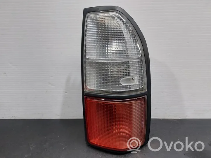 Toyota Land Cruiser (LJ79) Lampy tylnej klapy bagażnika 