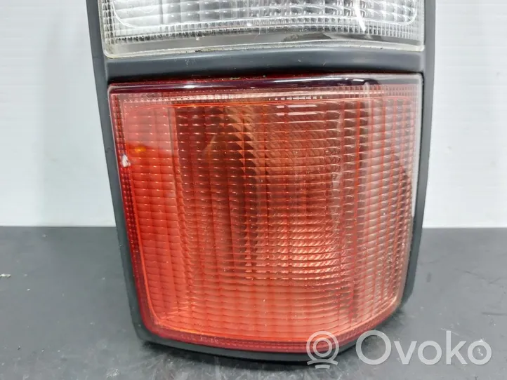 Toyota Land Cruiser (LJ79) Lampy tylnej klapy bagażnika 