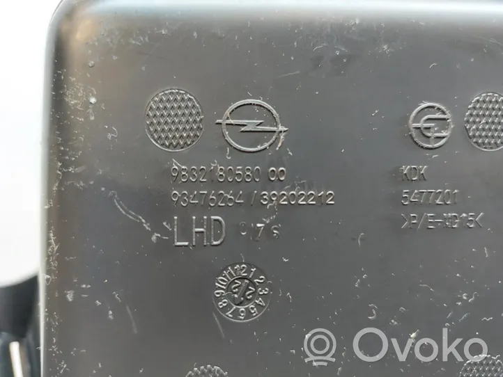 Opel Corsa F Paneelin laatikon/hyllyn pehmuste 