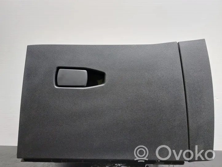 BMW 1 F40 Panelės stalčiuko/lentinėlės paklotėlis 