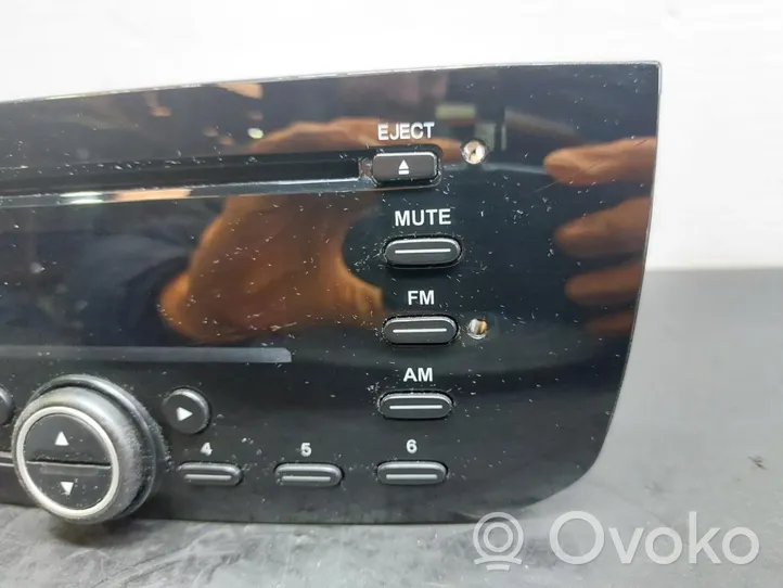 Fiat Punto (199) Panel / Radioodtwarzacz CD/DVD/GPS 
