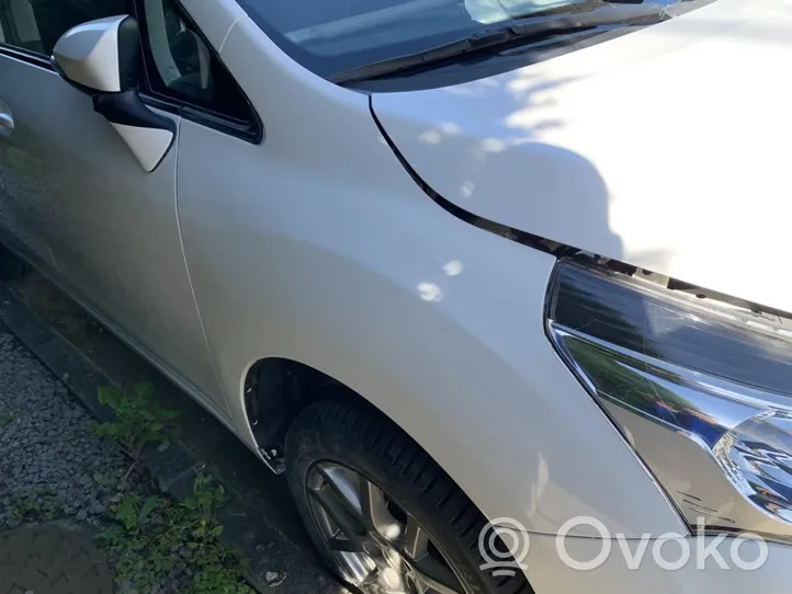 Toyota Verso Błotnik przedni 