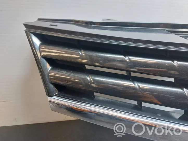 Nissan Note (E11) Grille de calandre avant 