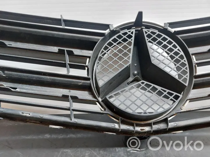 Mercedes-Benz CLK C207 A207 Grille de calandre avant 