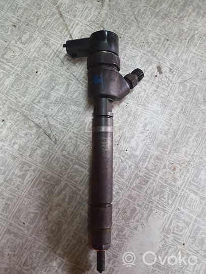 Volvo V70 Fuel injector 30777526