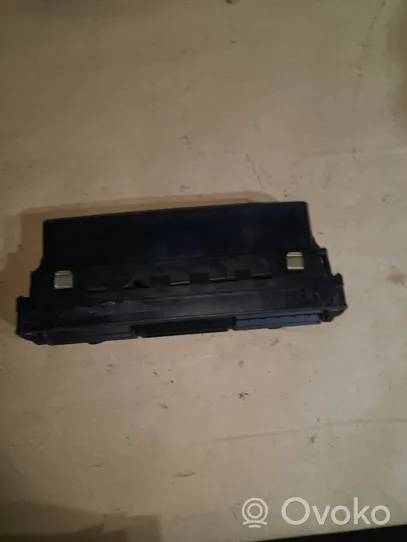 Audi A6 S6 C4 4A Rejilla de ventilación central del panel 4A1820951