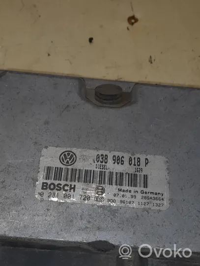 Audi A4 S4 B5 8D Variklio valdymo blokas 038906018P