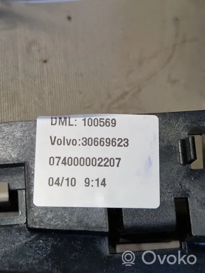 Volvo XC90 Front seat light 30669623