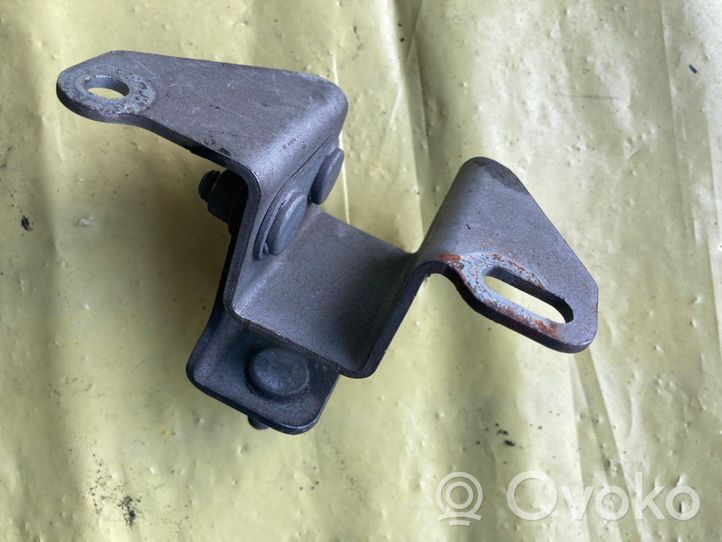 Mercedes-Benz C AMG W204 Supporto di montaggio della pompa del servosterzo A2114910041