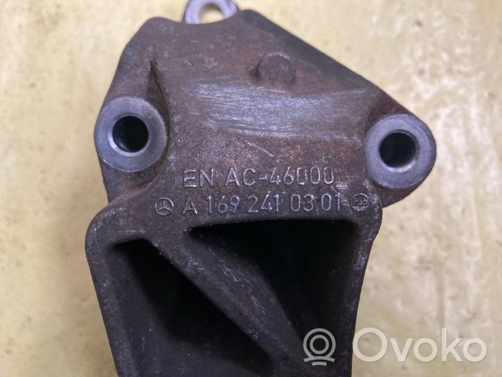 Mercedes-Benz A W169 Vaihdelaatikon kannake A1692410301