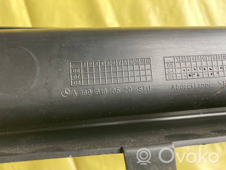 Mercedes-Benz A W169 Rivestimento del binario sedile anteriore del conducente A1699190520