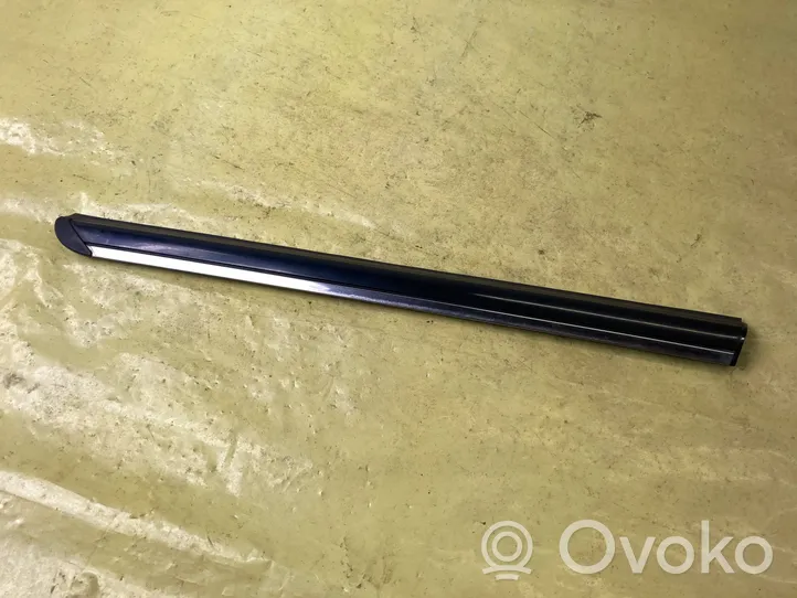 Mercedes-Benz B W245 Moulures des vitres de la porte arrière A1696730683