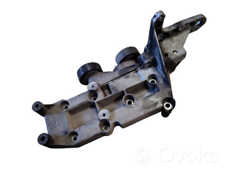 Volvo S80 Engine mounting bracket 8642196