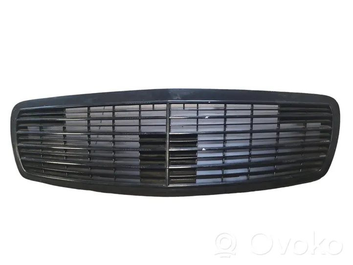 Mercedes-Benz E W211 Maskownica / Grill / Atrapa górna chłodnicy A2118800283