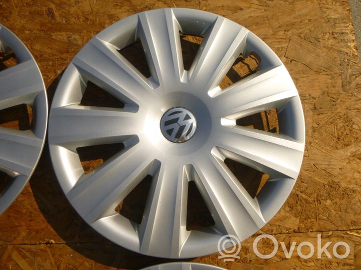 Volkswagen Sharan R16 wheel hub/cap/trim 7N0601147