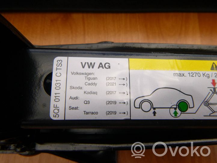 Volkswagen Caddy Cric de levage 5QF011031