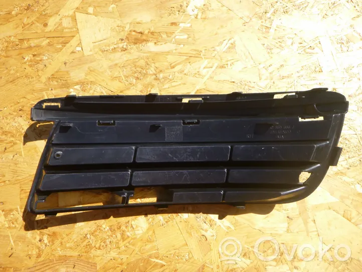 Volkswagen Jetta V Grille inférieure de pare-chocs avant 1K0853666J