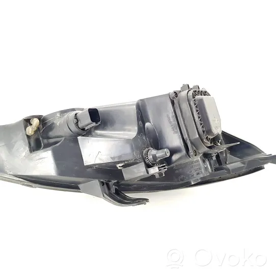 Ford Focus Lampa przednia 0374D