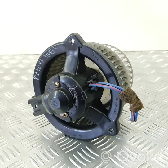 Toyota Yaris Soplador/ventilador calefacción 121010D24