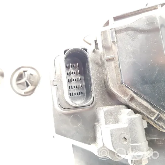 Ford Focus Lampa przednia 206348C