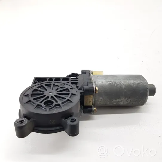 BMW 3 E46 Moteur de lève-vitre de porte avant 0130821716