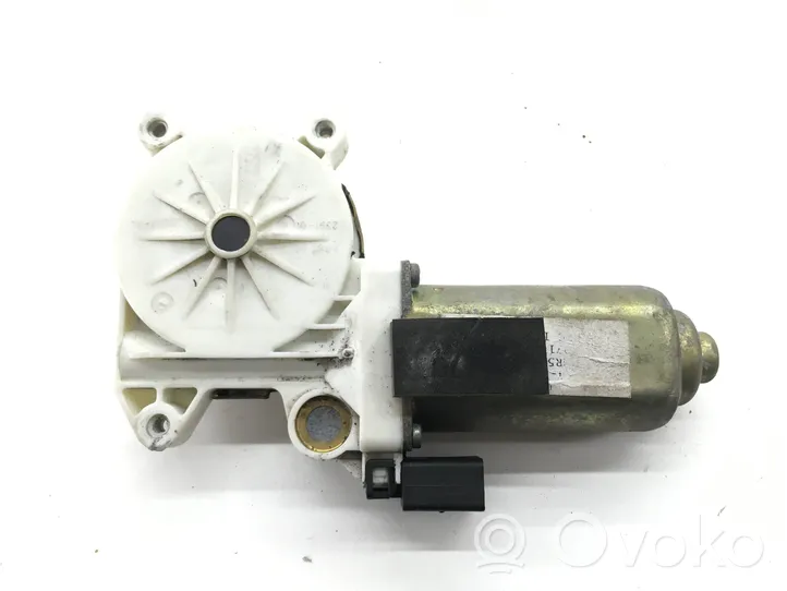 Ford Focus Motorino alzacristalli della portiera anteriore 900108H