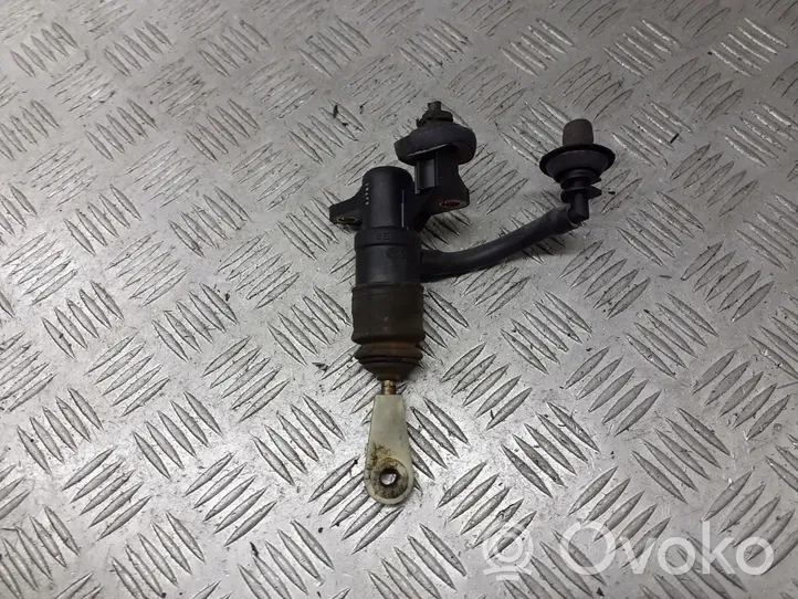 Audi A4 S4 B5 8D Pomocniczy cylinder łożyska wciskowego sprzęgła 8E1721401