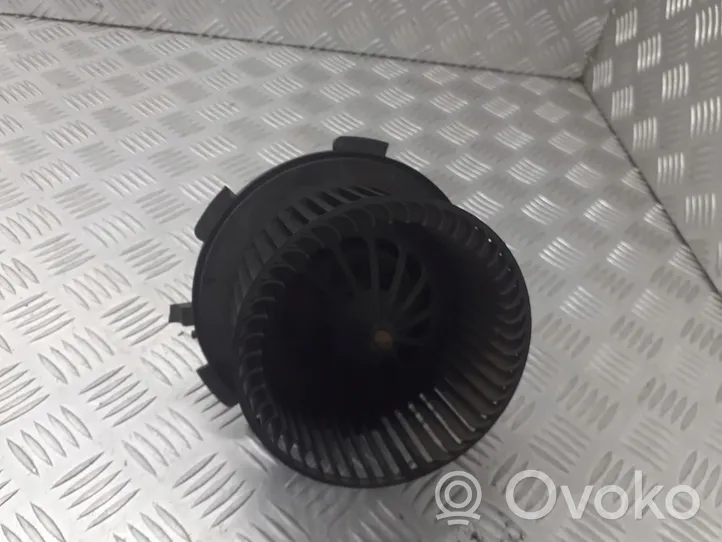 Opel Zafira B Moteur de ventilateur porte avant D8087000