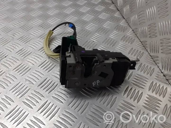 Opel Zafira B Front door lock 