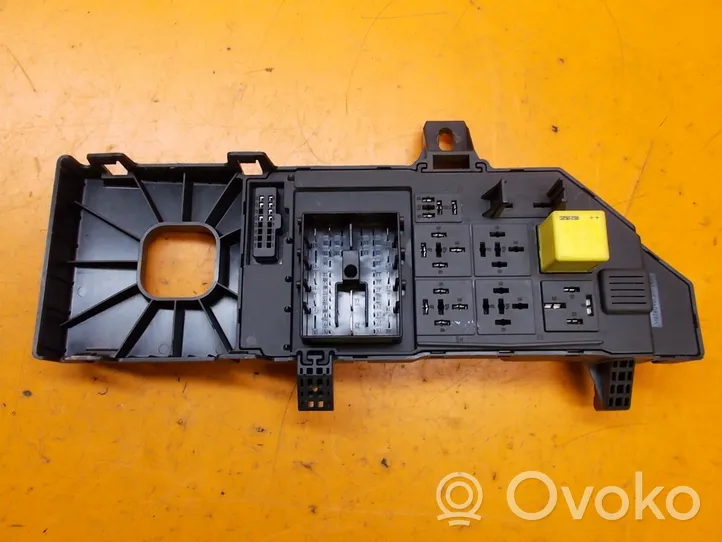 Opel Vectra C Couvercle de boîte à fusibles 460023260