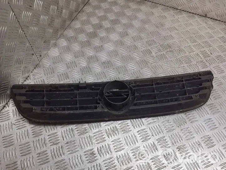 Opel Zafira A Grille calandre de capot 90580679