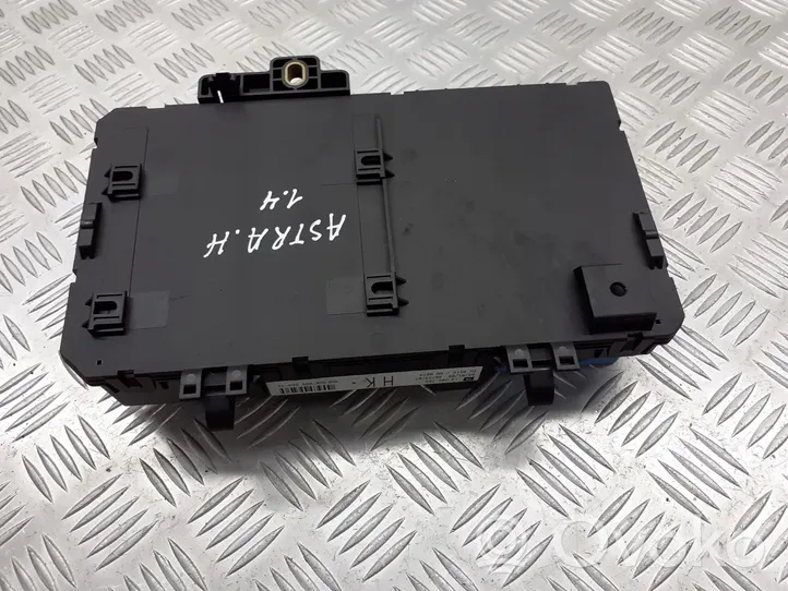 Opel Astra H Fuse box cover 13206762