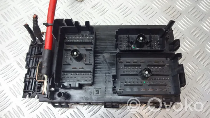 Opel Astra H Fuse box cover 