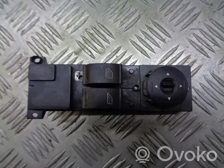 Ford Focus C-MAX Front door window switch trim 7M5T-14529-BA