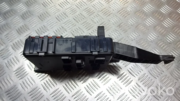 Ford Mondeo Mk III Fuse box cover 1S7T-14A073-AF