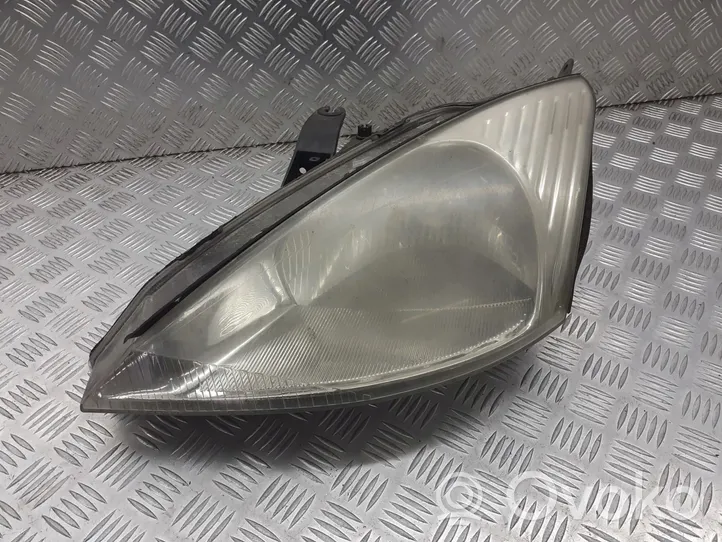 Ford Focus Lampa przednia BRAK