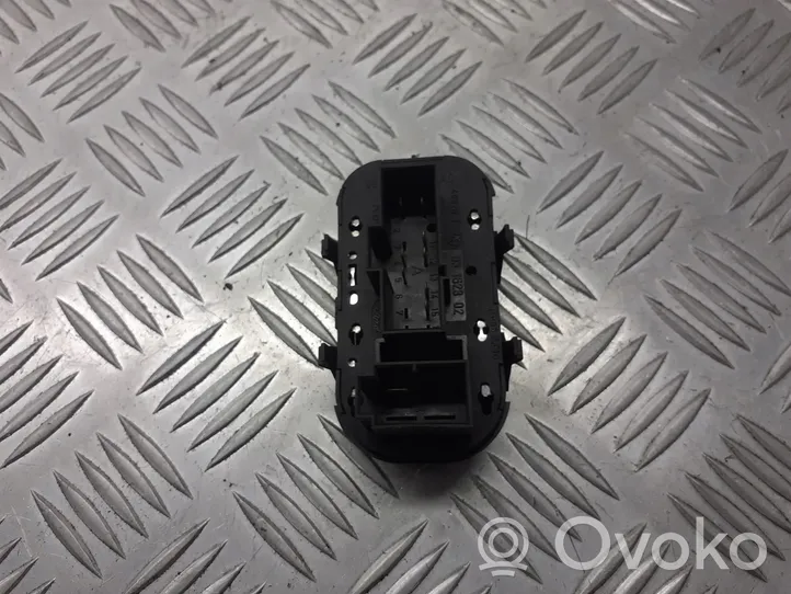 Ford Focus Front door window switch trim 