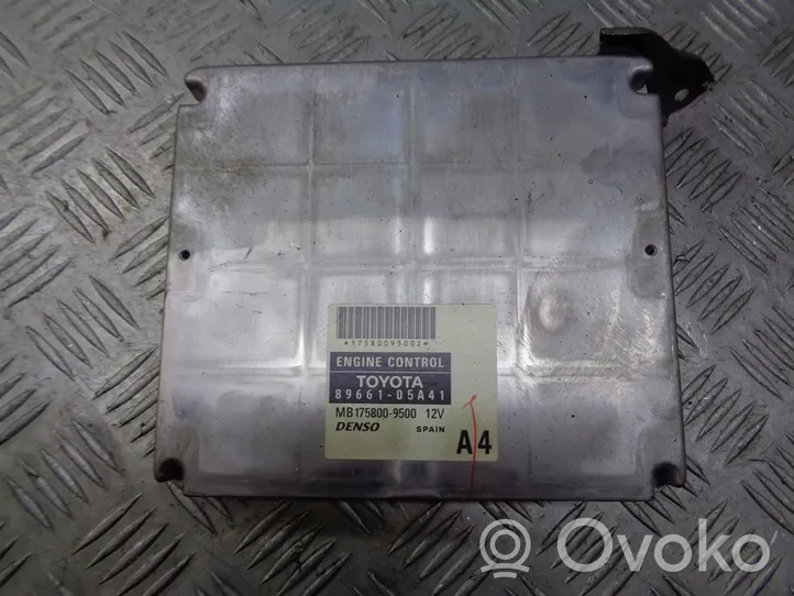 Toyota Avensis T250 Centralina/modulo motore ECU 89661-05A41