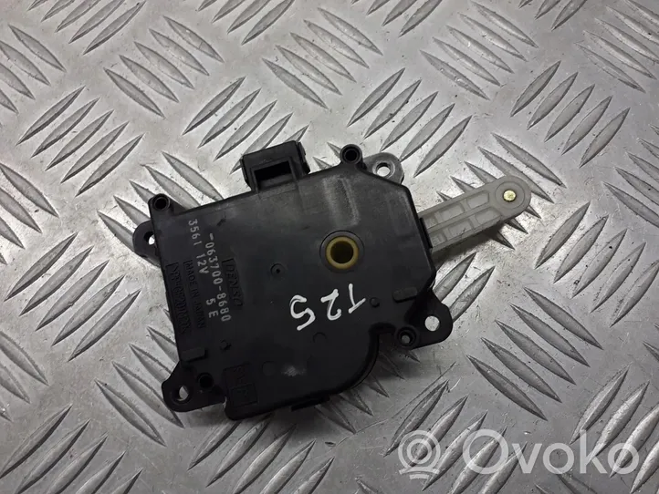 Toyota Avensis T250 Motorino attuatore ricircolo aria dell’A/C 063700-8680