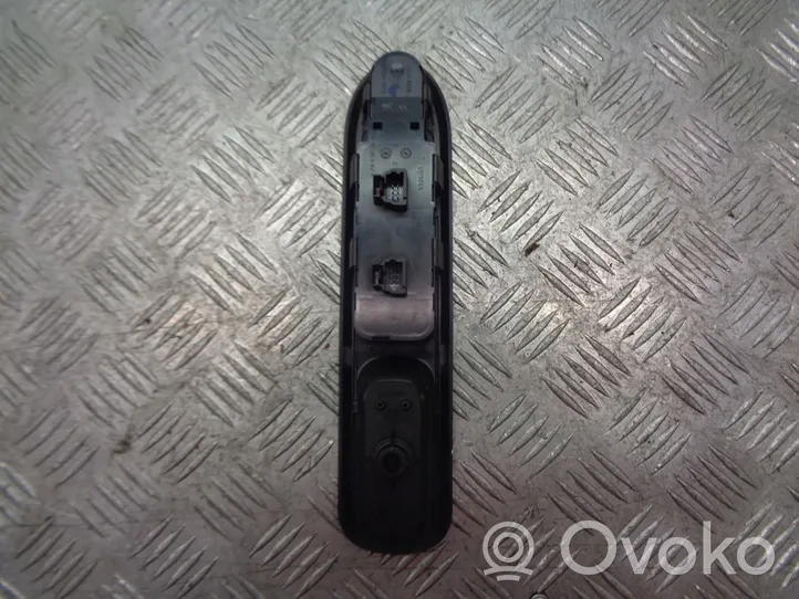 Peugeot 407 Support bouton lève vitre porte avant 96468703