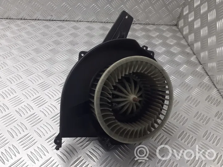 Volkswagen Polo IV 9N3 Moteur de ventilateur porte avant 6Q1819015