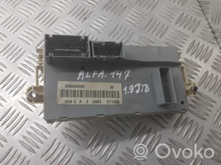 Alfa Romeo 147 Dangtelis saugiklių dėžės 60686059