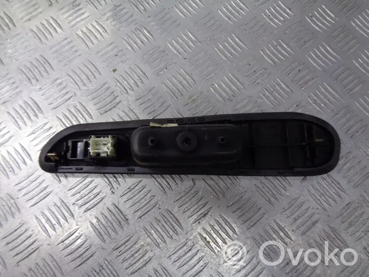Toyota Avensis T220 Przełącznik / Przycisk otwierania szyb 