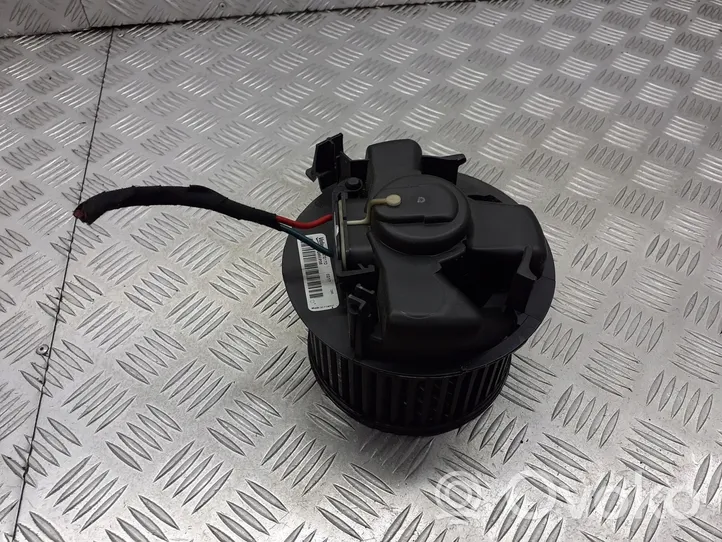 Nissan Micra Moteur de ventilateur porte avant F667217D