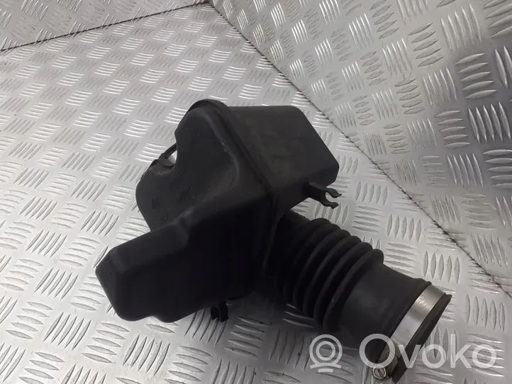 Nissan Altima Wspornik / Mocowanie obudowy filtra powietrza 16576-8J010